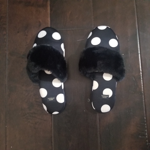 Victoria's Secret Shoes - ♥️🎱  3/$30 Vs polka dot slippers